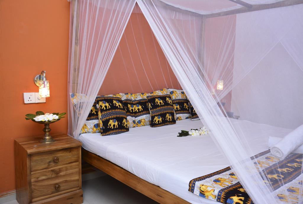 Golden Lodge Tangalle Rum bild