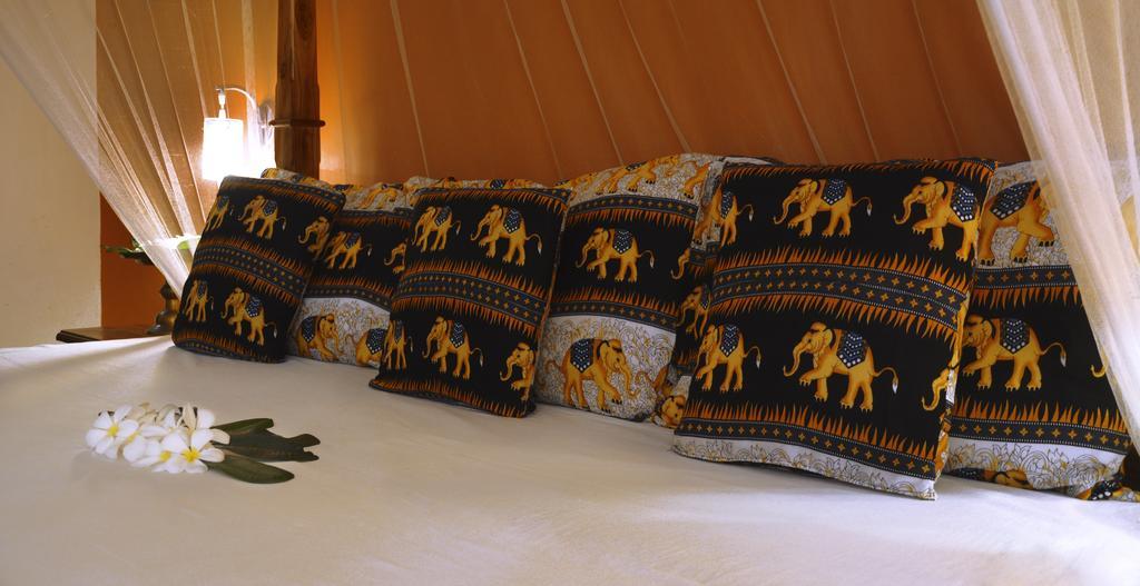 Golden Lodge Tangalle Rum bild